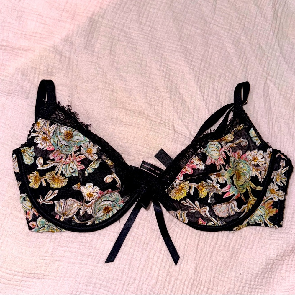 Gorgeous Embroidered Lace Victoria Secret Bra